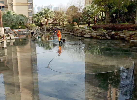 重兴镇景观池淤泥清理