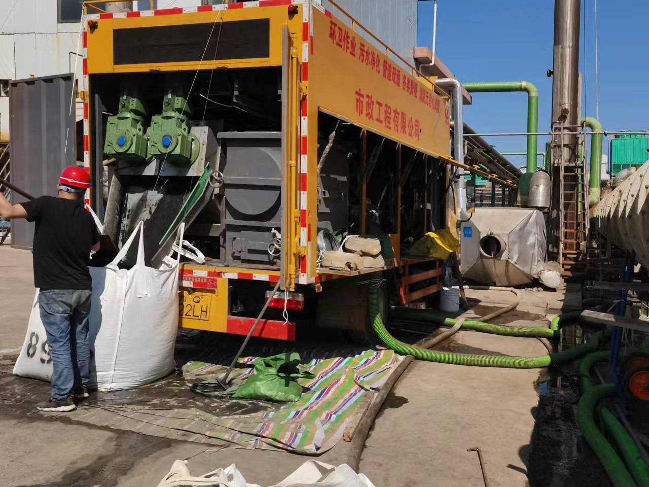 重兴镇淤泥压干处理