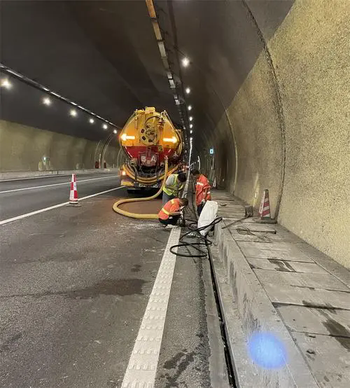 重兴镇隧道排水渠清淤